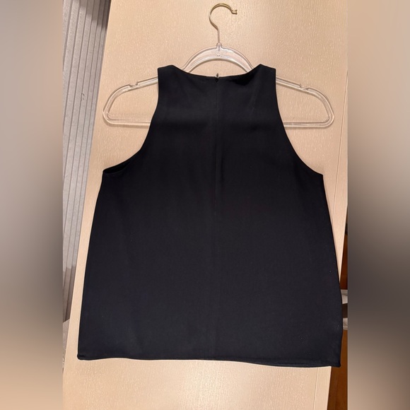 Elegant Black Sleeveless Top - Picture 3 of 5